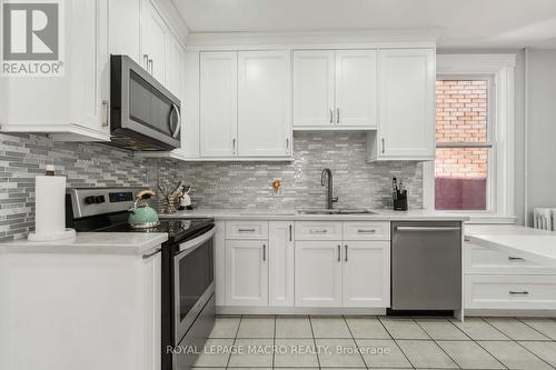 197 Wentworth Street S, Hamilton (Stinson), ON - Indoor Photo Showing Kitchen With Upgraded Kitchen