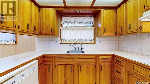 64 Cameron Crescent, Regina, SK - Indoor Photo Showing Kitchen