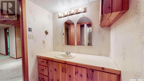 64 Cameron Crescent, Regina, SK - Indoor Photo Showing Bathroom