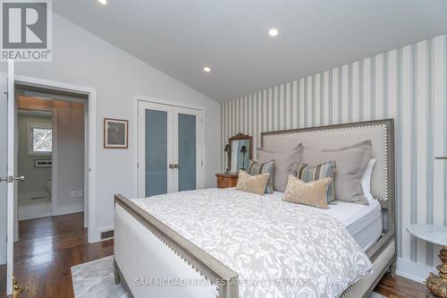 1273 Queen Victoria Avenue, Mississauga, ON - Indoor Photo Showing Bedroom