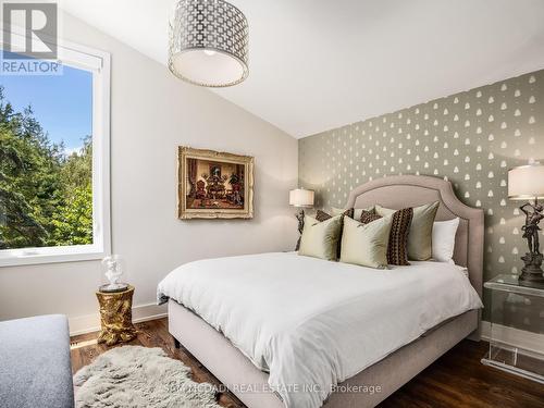 1273 Queen Victoria Avenue, Mississauga, ON - Indoor Photo Showing Bedroom