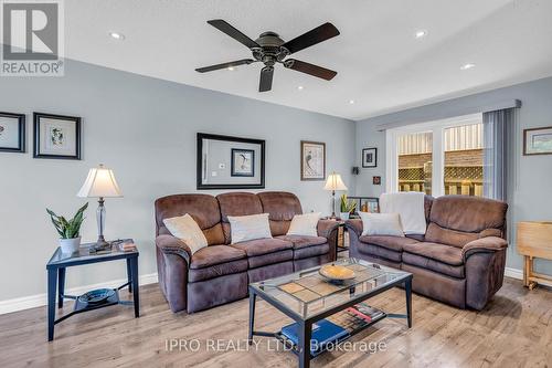 30 Ridler Court, Brampton, ON - Indoor Photo Showing Living Room