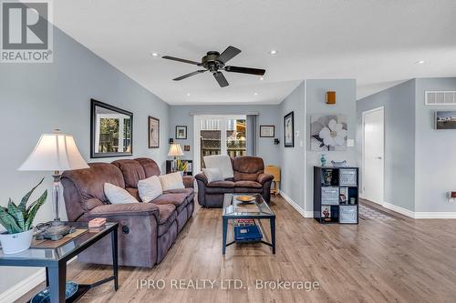 30 Ridler Court, Brampton, ON - Indoor Photo Showing Living Room