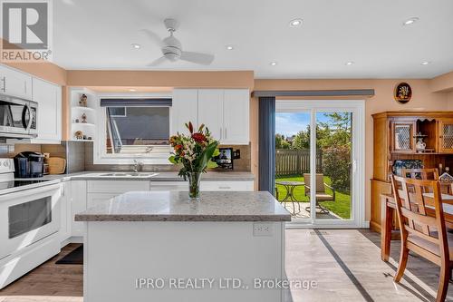 30 Ridler Court, Brampton, ON - Indoor Photo Showing Kitchen