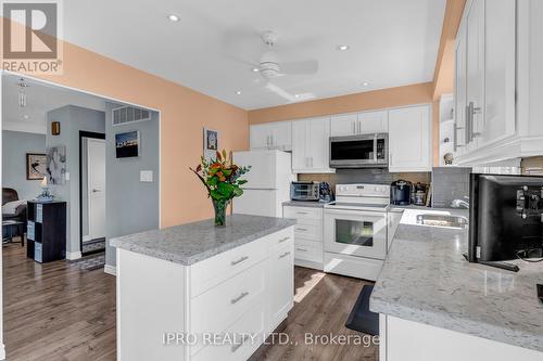 30 Ridler Court, Brampton, ON - Indoor Photo Showing Kitchen