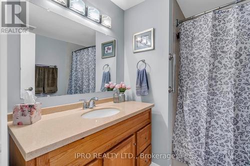 30 Ridler Court, Brampton, ON - Indoor Photo Showing Bathroom