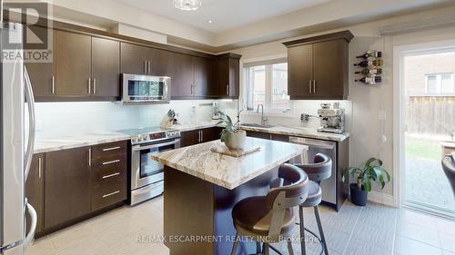 3 Dillon Drive, Brampton, ON - Indoor Photo Showing Kitchen With Upgraded Kitchen