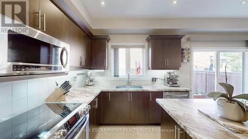 3 Dillon Drive, Brampton, ON - Indoor Photo Showing Kitchen With Upgraded Kitchen