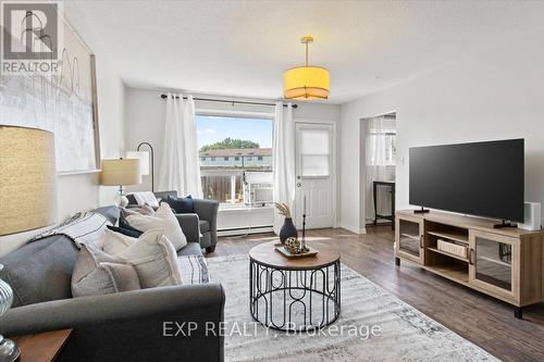 108 - 120 Nonquon Road, Oshawa (Centennial), ON - Indoor Photo Showing Living Room