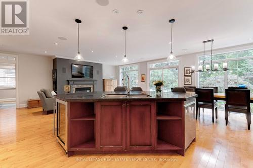 938 Meadow Wood Road, Mississauga, ON - Indoor Photo Showing Kitchen