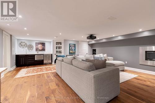 938 Meadow Wood Road, Mississauga, ON - Indoor Photo Showing Living Room With Fireplace