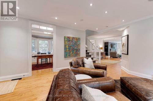 938 Meadow Wood Road, Mississauga, ON - Indoor Photo Showing Living Room