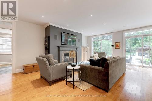 938 Meadow Wood Road, Mississauga, ON - Indoor Photo Showing Living Room With Fireplace