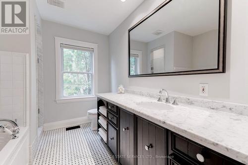 938 Meadow Wood Road, Mississauga, ON - Indoor Photo Showing Bathroom