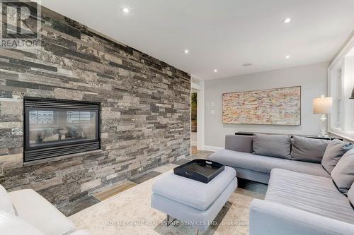 938 Meadow Wood Road, Mississauga, ON - Indoor Photo Showing Living Room With Fireplace