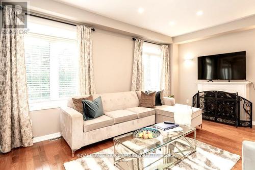 116 Winchester Terrace, Barrie, ON - Indoor Photo Showing Living Room With Fireplace