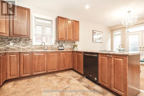 116 Winchester Terrace, Barrie (Innis-Shore), ON - Indoor Photo Showing Kitchen