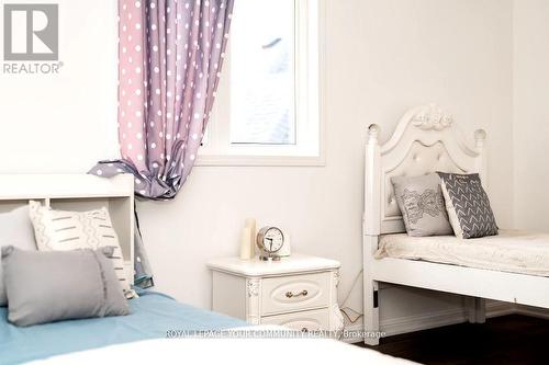 116 Winchester Terrace, Barrie, ON - Indoor Photo Showing Bedroom