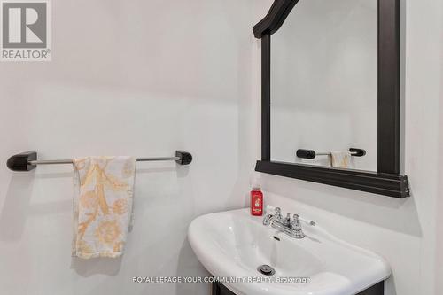 241 Shaughnessy Boulevard, Toronto, ON - Indoor Photo Showing Bathroom