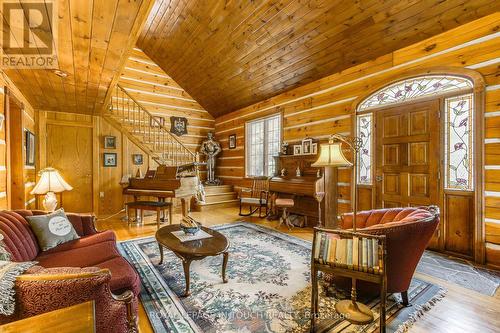 335 Murray Road, Penetanguishene, ON - Indoor Photo Showing Living Room