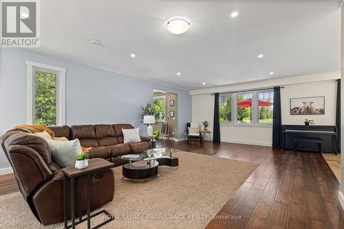 190 Lakeshore Road, Brighton, ON - Indoor Photo Showing Living Room