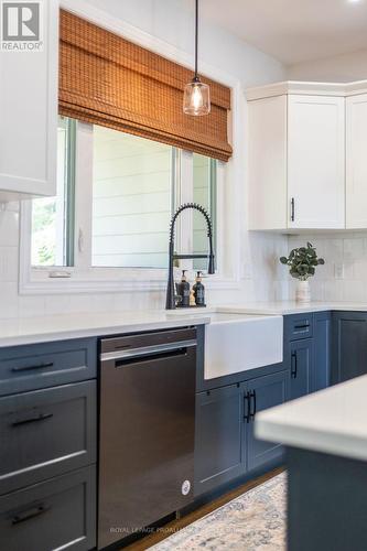 190 Lakeshore Road, Brighton, ON - Indoor Photo Showing Kitchen With Upgraded Kitchen