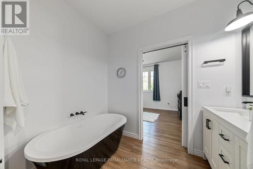 190 Lakeshore Road, Brighton, ON - Indoor Photo Showing Bathroom