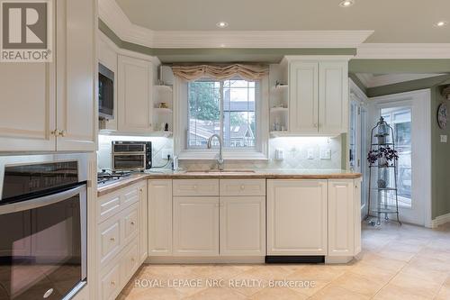 2550 Noella Crescent, Niagara Falls, ON - Indoor Photo Showing Kitchen