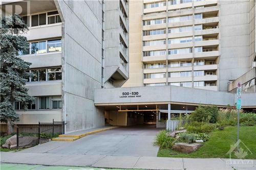 530 Laurier Avenue W Unit#1608, Ottawa, ON - Outdoor With Balcony With Facade