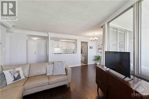 530 Laurier Avenue W Unit#1608, Ottawa, ON - Indoor Photo Showing Living Room