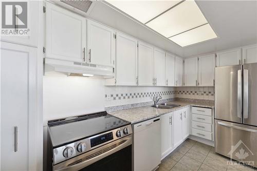 530 Laurier Avenue W Unit#1608, Ottawa, ON - Indoor Photo Showing Kitchen With Double Sink