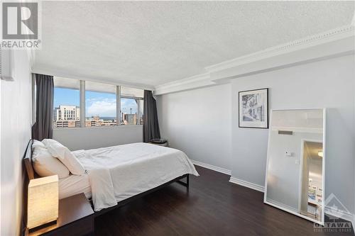 530 Laurier Avenue W Unit#1608, Ottawa, ON - Indoor Photo Showing Bedroom