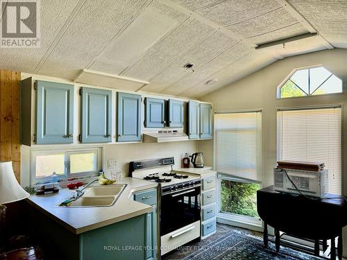 340 - 285 Crydermans Side Road, Georgina (Baldwin), ON - Indoor Photo Showing Kitchen With Double Sink