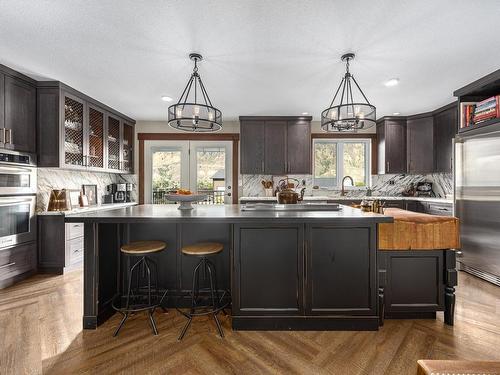 595 Durango Drive, Kamloops, BC - Indoor Photo Showing Kitchen With Upgraded Kitchen