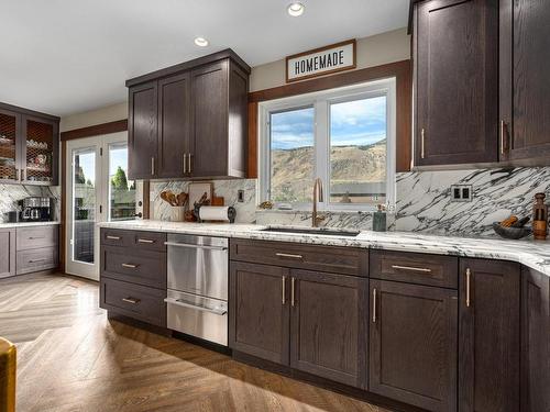 595 Durango Drive, Kamloops, BC - Indoor Photo Showing Kitchen With Upgraded Kitchen