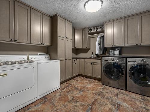 595 Durango Drive, Kamloops, BC - Indoor Photo Showing Laundry Room