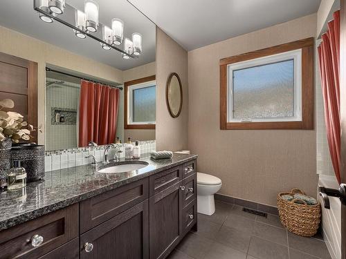 595 Durango Drive, Kamloops, BC - Indoor Photo Showing Bathroom