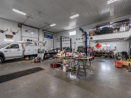 595 Durango Drive, Kamloops, BC - Indoor Photo Showing Garage