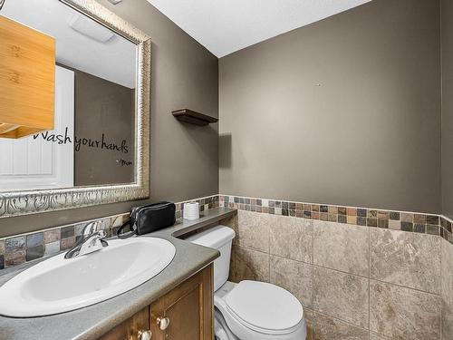 8960 Badger Drive, Kamloops, BC - Indoor Photo Showing Bathroom