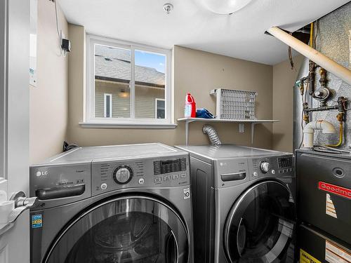 8960 Badger Drive, Kamloops, BC - Indoor Photo Showing Laundry Room