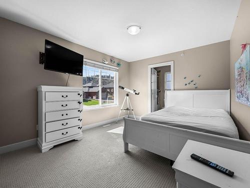 8960 Badger Drive, Kamloops, BC - Indoor Photo Showing Bedroom