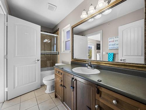 8960 Badger Drive, Kamloops, BC - Indoor Photo Showing Bathroom