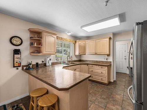 8855 Grizzly Cres, Kamloops, BC - Indoor Photo Showing Kitchen With Double Sink