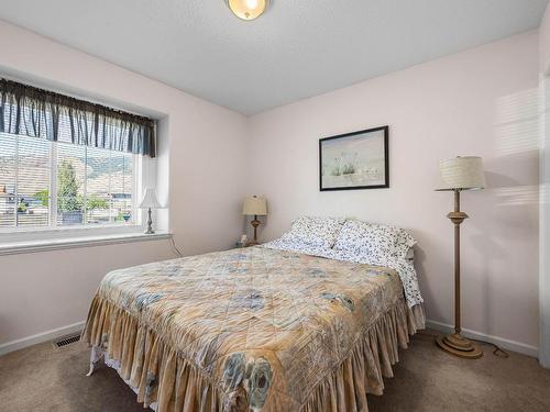 8855 Grizzly Cres, Kamloops, BC - Indoor Photo Showing Bedroom