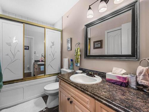 8855 Grizzly Cres, Kamloops, BC - Indoor Photo Showing Bathroom