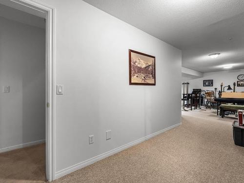 8855 Grizzly Cres, Kamloops, BC - Indoor Photo Showing Other Room