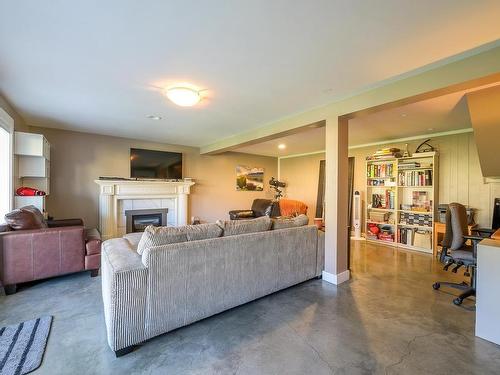 5050 Kipp Road, Kamloops, BC - Indoor Photo Showing Living Room With Fireplace