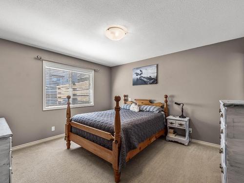 2374 Bramble Lane, Kamloops, BC - Indoor Photo Showing Bedroom