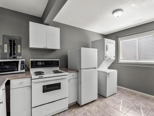 2374 Bramble Lane, Kamloops, BC - Indoor Photo Showing Laundry Room