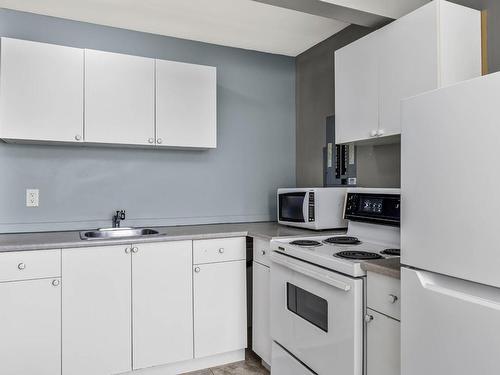 2374 Bramble Lane, Kamloops, BC - Indoor Photo Showing Kitchen